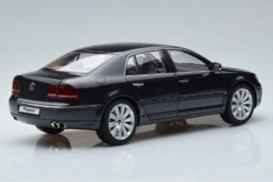 Volkswagen Phaeton V6 Mazeppa Pilkas Kyosho 1:18 08831MBK Metalas - nuotrauka 3 iš 9