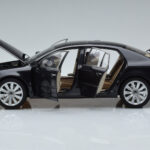 Volkswagen Phaeton V6 Mazeppa Pilkas Kyosho 1:18 - image 4 of 9