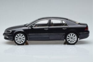 Volkswagen Phaeton V6 Mazeppa Pilkas Kyosho 1:18 08831MBK Metalas - nuotrauka 5 iš 9