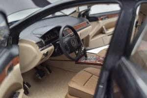 Volkswagen Phaeton V6 Mazeppa Pilkas Kyosho 1:18 08831MBK Metalas - nuotrauka 8 iš 9