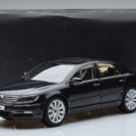 Volkswagen Phaeton V6 Mazeppa Pilkas Kyosho 1:18 - image 9 of 9