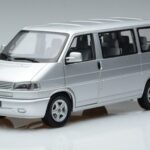 Volkswagen T4b Transporter Caravelle Minibus Schuco 1:18 450041500 Metalas
