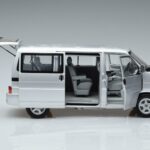 Volkswagen T4b Transporter Caravelle Minibus Schuco 1:18 450041500 Metalas - image 4 of 8