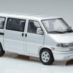 Volkswagen T4b Transporter Caravelle Minibus Schuco 1:18 450041500 Metalas - image 6 of 8