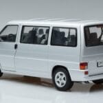 Volkswagen T4b Transporter Caravelle Minibus Schuco 1:18 450041500 Metalas - image 7 of 8