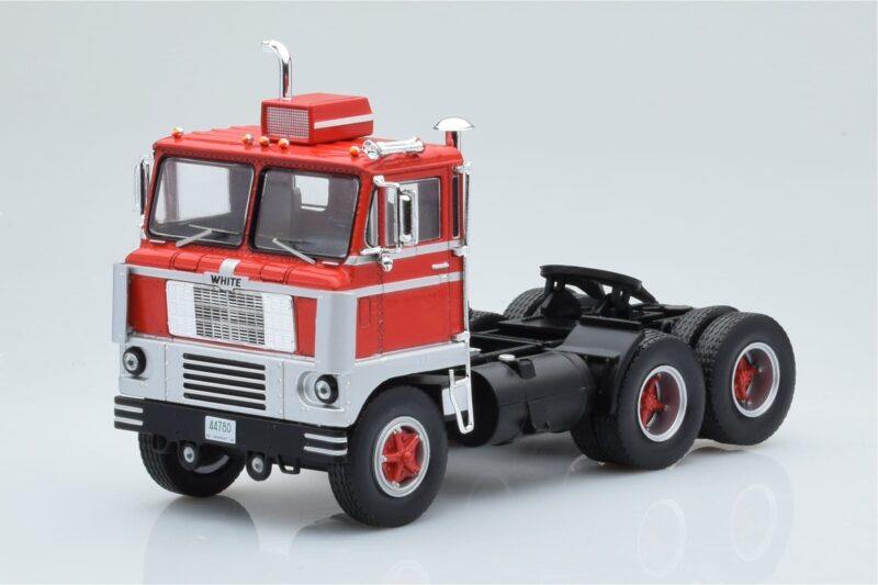 White 7400 Raudonas Sidabrinis IXO 1:43 TR170 Metalas