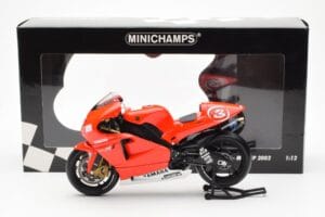 Yamaha YZR-M1 Marlboro Yamaha Team #3 M. Biaggi MotoGP 2002 Minichamps 1:12 122026303 Metalas - nuotrauka 4 iš 4