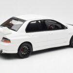 Mitsubishi Lancer Evo VIII MR FQ-400 Baltas Otto 1:18 - image 2 of 6