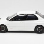 Mitsubishi Lancer Evo VIII MR FQ-400 Baltas Otto 1:18 - image 3 of 6