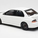 Mitsubishi Lancer Evo VIII MR FQ-400 Baltas Otto 1:18 - image 5 of 6