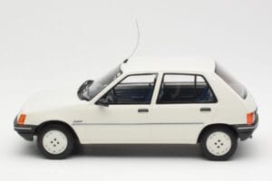 Peugeot 205 Junior Baltas Otto 1:18 OT463 Derva - nuotrauka 3 iš 6
