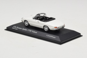 Alfa Romeo 1750 Spider Veloce Baltas Minichamps 1:43 400120530 Metalas - nuotrauka 3 iš 4