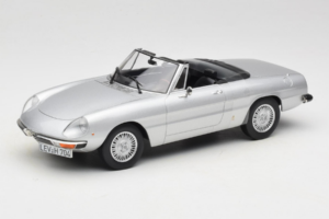 Alfa Romeo 2000 Spider Sidabrinis Norev 1:18 187884 Metalas