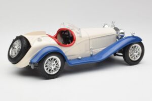 Alfa Romeo 2300 Spider Baltas & Mėlynas Bburago 1:18 3008-M1 Metalas - nuotrauka 2 iš 6
