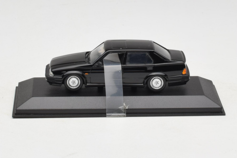 Alfa Romeo 75 3.0 V6 Juodas Minichamps 1:43 403120463 Metalas