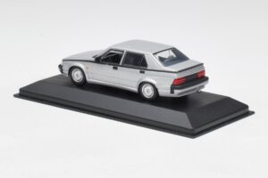 Alfa Romeo 75 3.0 V6 Sidabrinis Minichamps 1:43 400120461 Metalas - nuotrauka 3 iš 4