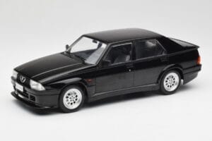 Alfa Romeo 75 Turbo Evoluzione Juodas MCG 1:18 MCG18429 Metalas