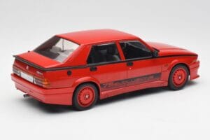 Alfa Romeo 75 Turbo Evoluzione Raudonas MCG 1:18 MCG18428 Metalas - nuotrauka 2 iš 6