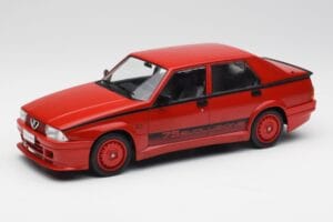 Alfa Romeo 75 Turbo Evoluzione Raudonas MCG 1:18 MCG18428 Metalas