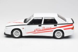 Alfa Romeo 75 Turbo Evoluzione Baltas MCG 1:18 MCG18430 Metalas - nuotrauka 3 iš 6