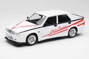 Alfa Romeo 75 Turbo Evoluzione Baltas MCG 1:18 MCG18430 Metalas