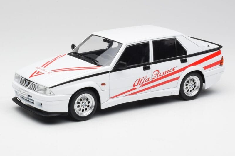 Alfa Romeo 75 Turbo Evoluzione Baltas MCG 1:18 MCG18430 Metalas