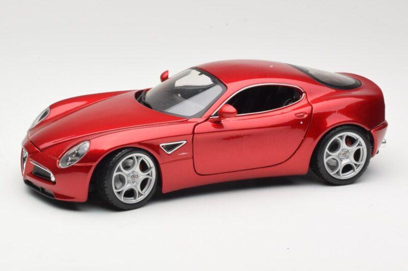 Alfa Romeo 8C Competizione Raudonas Bburago 1:18 18-11021 Metalas