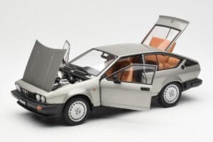 Alfa Romeo Alfetta GTV 2.0 Pilkas Metalinis AUTOart 1:18 70147 Metalas - nuotrauka 2 iš 8