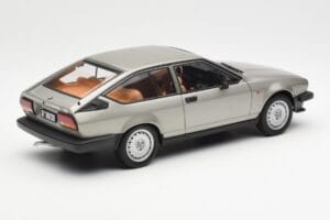 Alfa Romeo Alfetta GTV 2.0 Pilkas Metalinis AUTOart 1:18 70147 Metalas - nuotrauka 3 iš 8