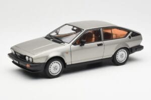 Alfa Romeo Alfetta GTV 2.0 Pilkas Metalinis AUTOart 1:18 70147 Metalas