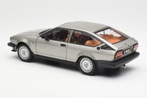Alfa Romeo Alfetta GTV 2.0 Pilkas Metalinis AUTOart 1:18 70147 Metalas - nuotrauka 7 iš 8