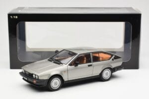 Alfa Romeo Alfetta GTV 2.0 Pilkas Metalinis AUTOart 1:18 70147 Metalas - nuotrauka 8 iš 8