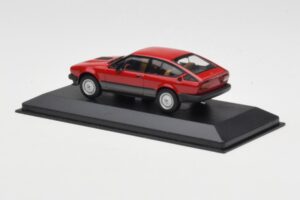 Alfa Romeo Alfetta GTV6 Raudonas Minichamps 1:43 400120140 Metalas - nuotrauka 3 iš 4