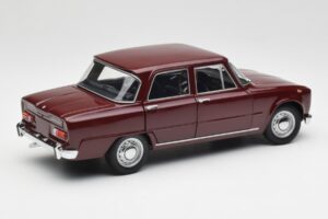 Alfa Romeo Giulia 1300 Tamsiai Raudonas Minichamps 1:18 180120906 Metalas - nuotrauka 3 iš 8