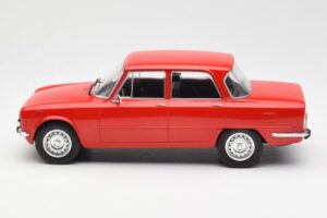 Alfa Romeo Giulia Nuova Super Raudonas MCG 1:18 MCG18145 Metalas - nuotrauka 3 iš 6