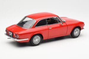 Alfa Romeo GT 1300 Junior LHD Raudonas AUTOart 1:18 70131 Metalas - nuotrauka 3 iš 8