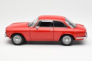 Alfa Romeo GT 1300 Junior LHD Raudonas AUTOart 1:18 70131 Metalas - nuotrauka 4 iš 8