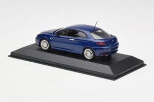 Alfa Romeo GT Dark Blue Metallic Minichamps 1:43 400120326 Metalas - nuotrauka 3 iš 4