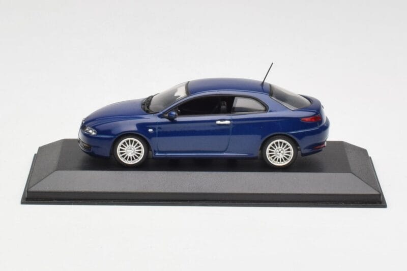 Alfa Romeo GT Dark Blue Metallic Minichamps 1:43 400120326 Metalas