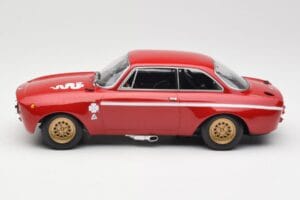 Alfa Romeo GTA 1300 Junior Raudonas Minichamps 1:18 155120020 Metalas - nuotrauka 3 iš 6