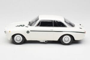 Alfa Romeo GTA 1300 Junior Baltas Minichamps 1:18 155120021 Metalas - nuotrauka 3 iš 6