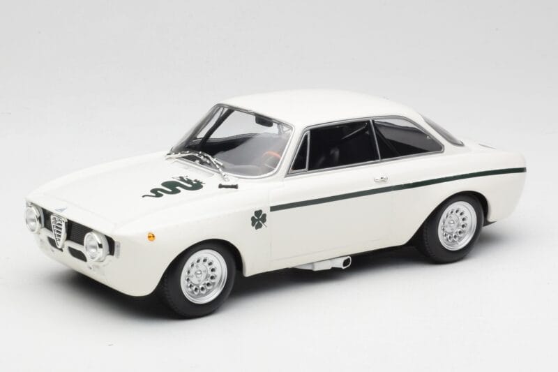Alfa Romeo GTA 1300 Junior Baltas Minichamps 1:18 155120021 Metalas