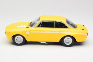 Alfa Romeo GTA 1300 Junior Geltonas Minichamps 1:18 155120024 Metalas - nuotrauka 5 iš 6