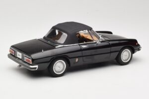 Alfa Romeo Spider 916 Veloce Juodas Ricko 1:18 32107 Metalas - nuotrauka 3 iš 8