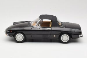 Alfa Romeo Spider 916 Veloce Juodas Ricko 1:18 32107 Metalas - nuotrauka 4 iš 8