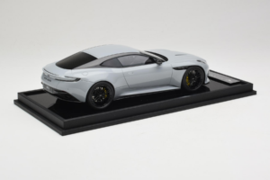 Aston Martin DB12 Nardo Gray MotorHelix 1:18 MH027NG Derva - nuotrauka 3 iš 7