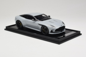 Aston Martin DB12 Nardo Gray MotorHelix 1:18 MH027NG Derva - nuotrauka 4 iš 7