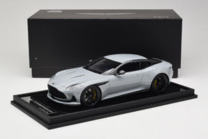 Aston Martin DB12 Nardo Gray MotorHelix 1:18 MH027NG Derva - nuotrauka 7 iš 7