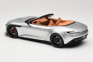 Aston Martin DB12 Volante Sidabrinis GT Spirit 1:18 GT945 Derva - nuotrauka 5 iš 6