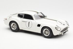 Aston Martin DB4 GT Zagato #1 24 Hours of Le Mans 1961 CMC 1:18 M-139 Metalas - nuotrauka 4 iš 6